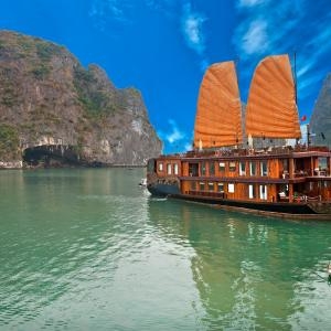 Day 2 – Ha Noi - Ha Long Bay