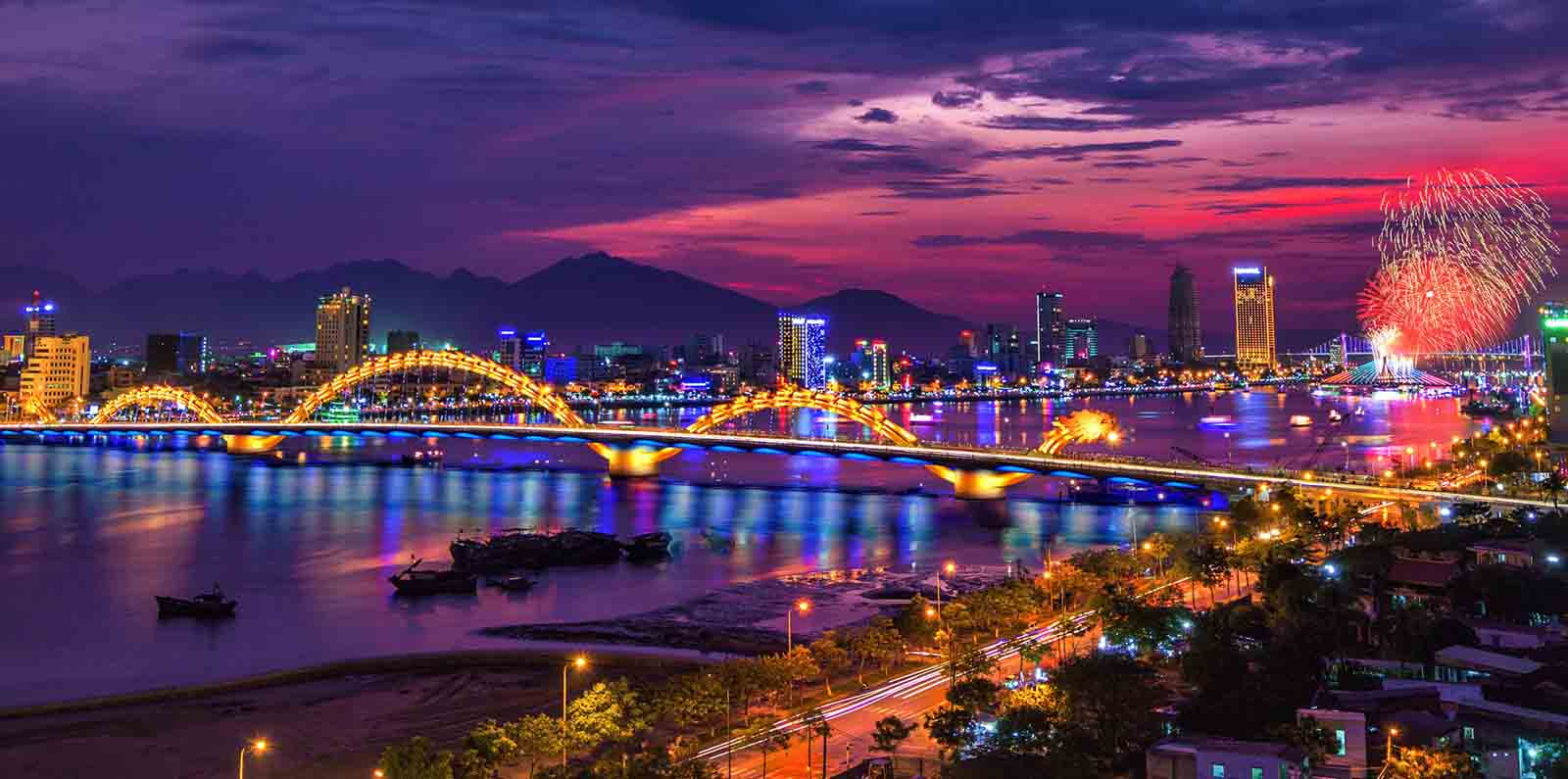 Rooftop romance in Da Nang