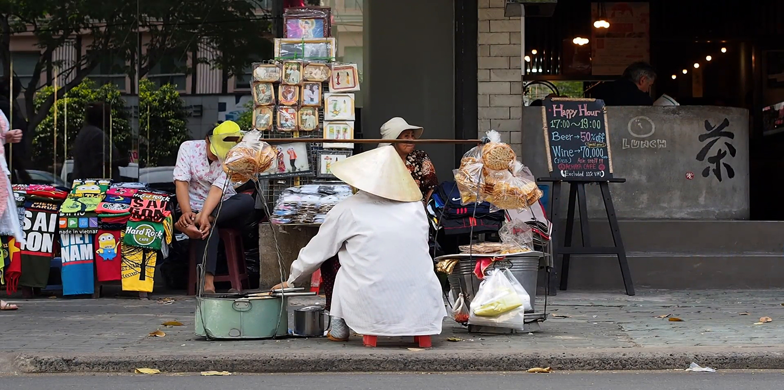 5 best street foods in Saigon you should not miss