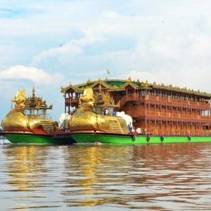 Karaweik Mobile Hotel - Karaweik Mobile Hotel, hotel in Mandalay