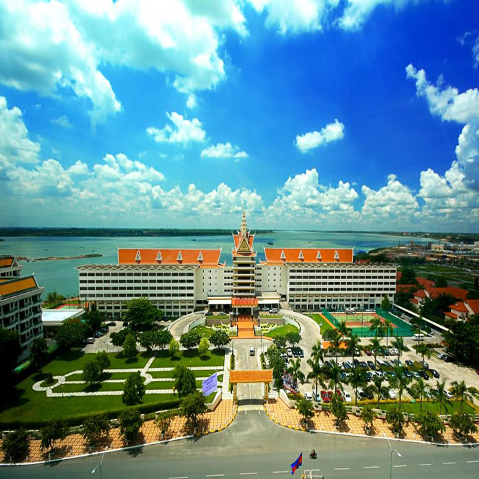 HOTEL CAMBODIANA, Living in Phnom Penh, 4-star hotel HOTEL CAMBODIANA