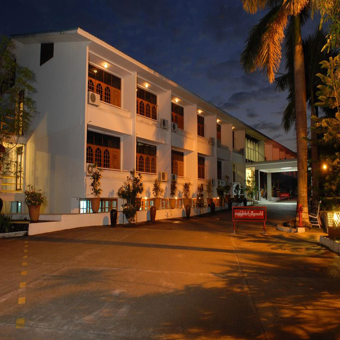 MYANMAR LIFE, Living in Myanmar, Yangon, 3-star hotel MYANMAR LIFE