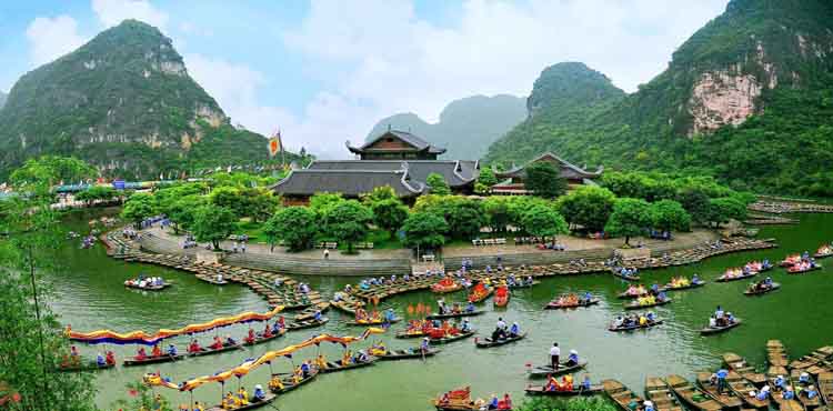 14668575273674_trang_an_vao_hoi1.jpg