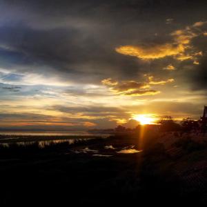 14676936422648_laos--sunset--vientiane.jpg